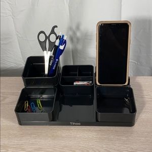 Desktop organizer with charger port